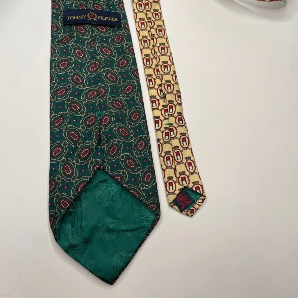 Tommy Hilfiger Mens Green Geometric Medallion Silk Tie Made in USA Italian Silk
